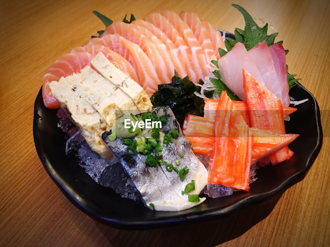 CLOSE-UP OF SUSHI SERVED IN PLATE