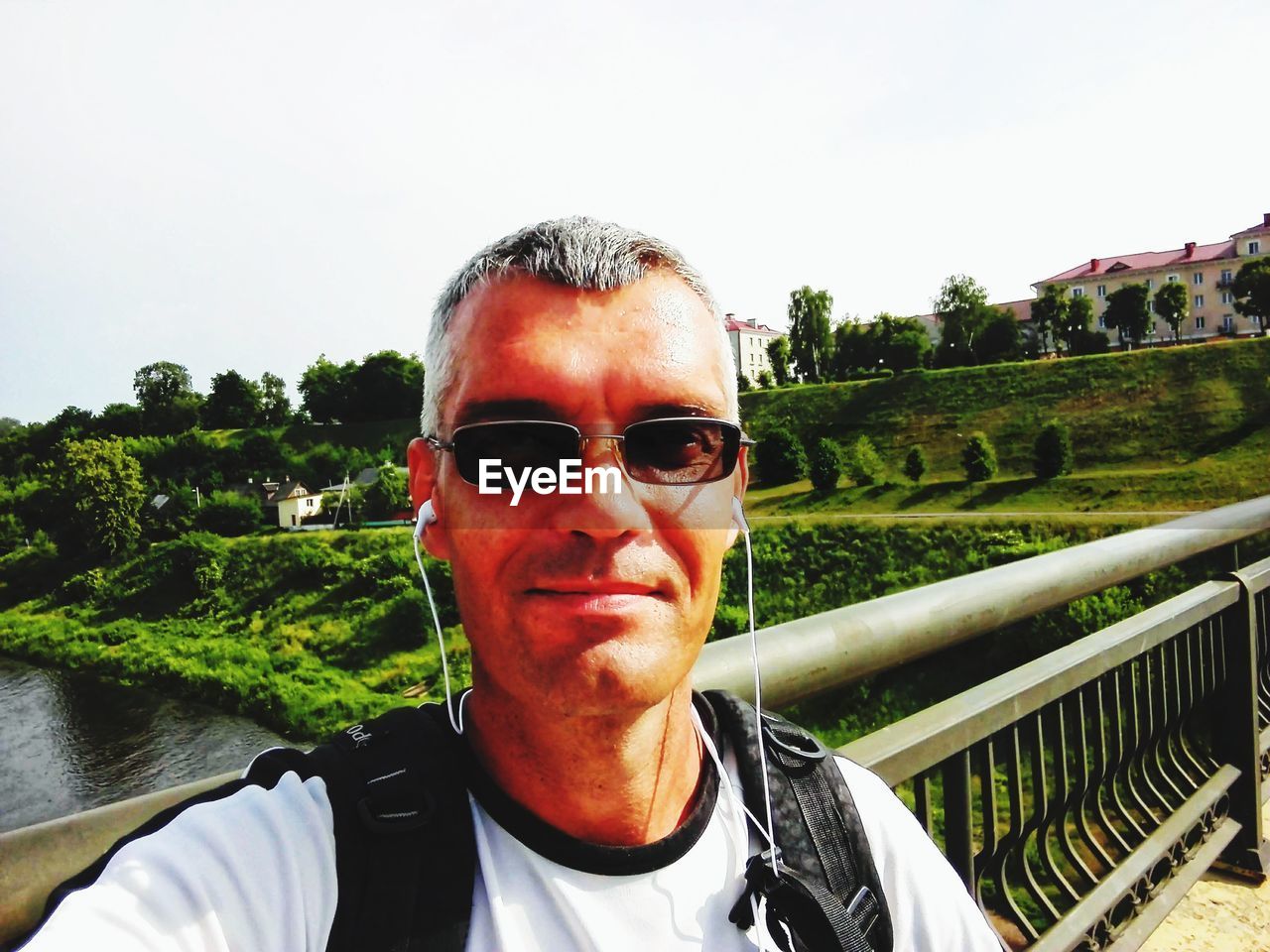 PORTRAIT OF MATURE MAN WEARING SUNGLASSES