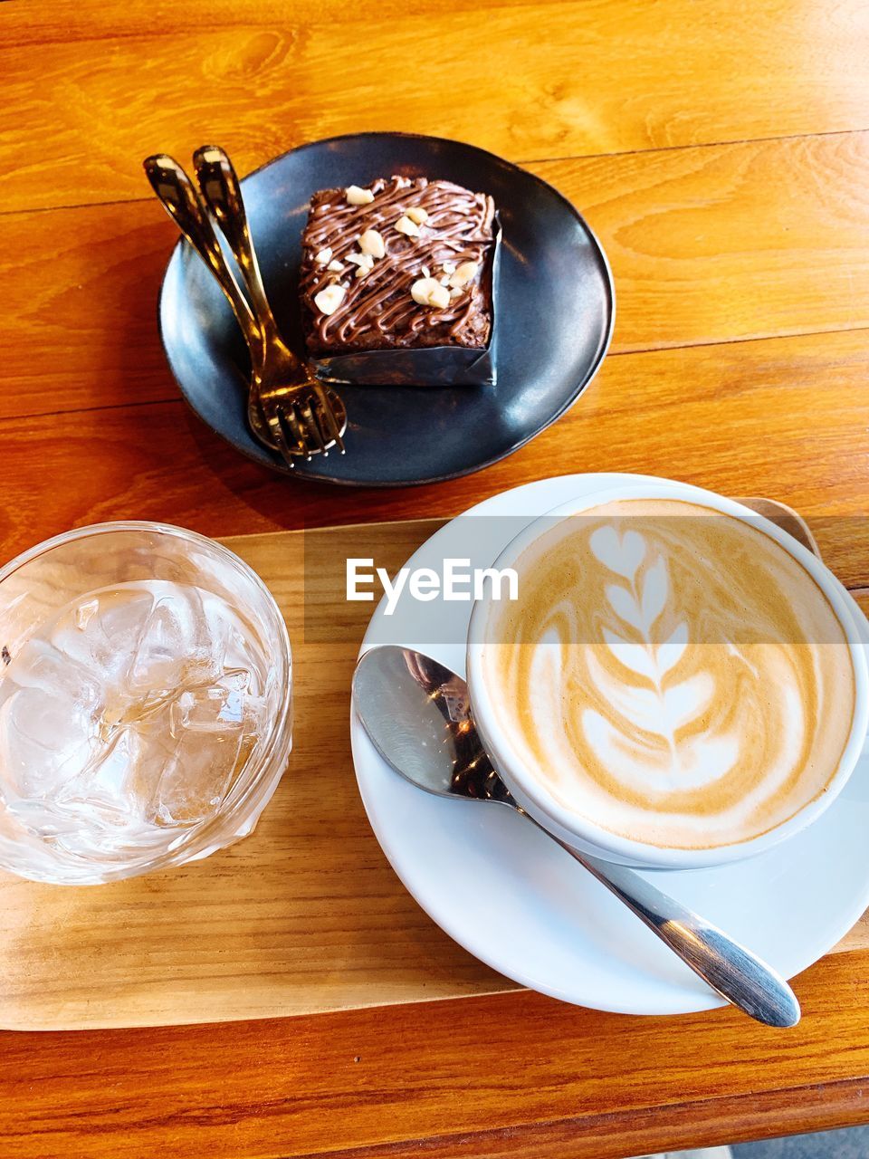 HIGH ANGLE VIEW OF COFFEE CUP ON TABLE