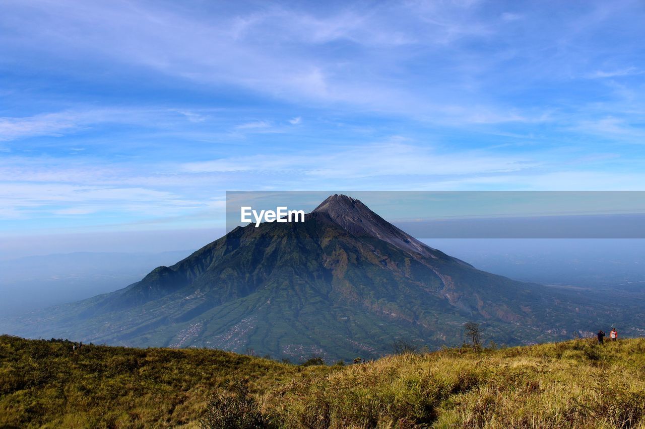 SCENIC VIEW OF MOUNTAIN RANGE AGAINST SKY