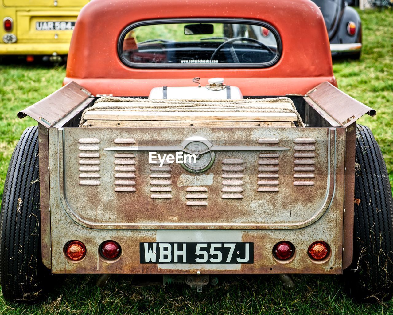 CLOSE-UP OF VINTAGE CAR ON TRUCK