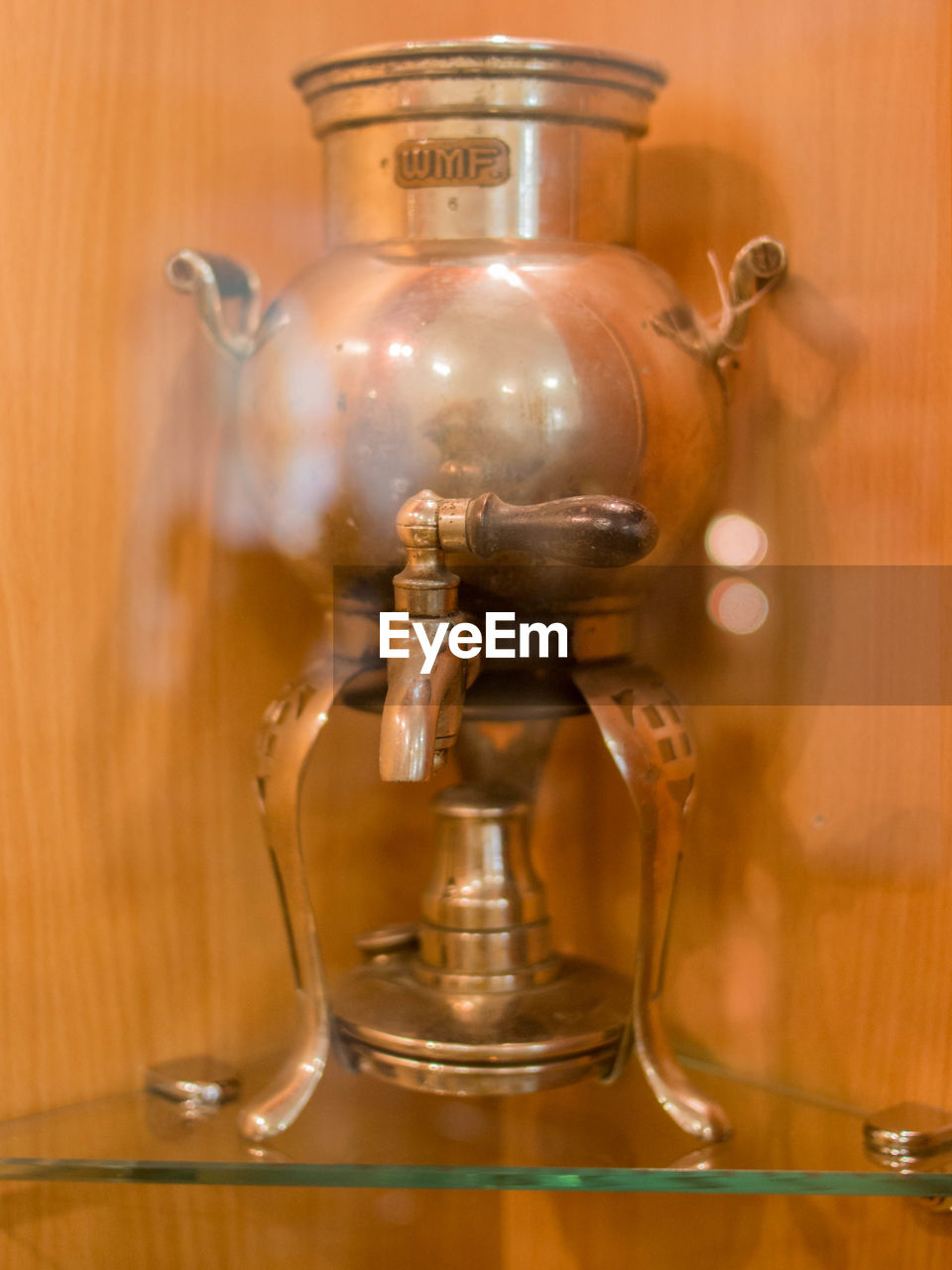 CLOSE-UP OF FAUCET IN BATHROOM