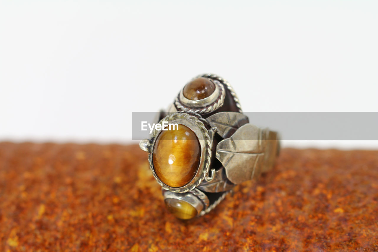Ring with hiding place for a poison dose for voluntary suicide