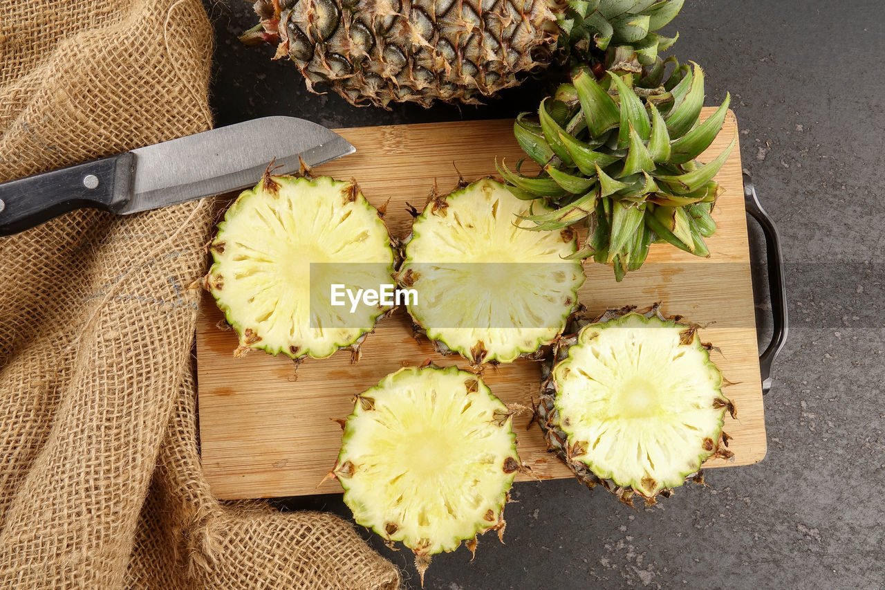 HIGH ANGLE VIEW OF FRUITS ON TABLE