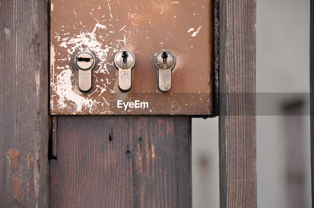 CLOSE-UP OF OLD METAL DOOR WITH TEXT