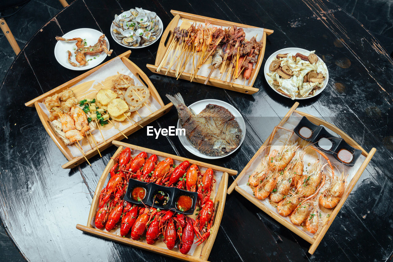 HIGH ANGLE VIEW OF FISH AND FOOD ON TABLE