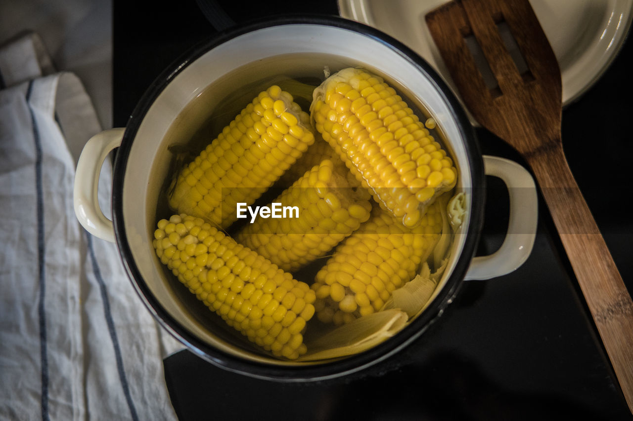 HIGH ANGLE VIEW OF FOOD ON TABLE