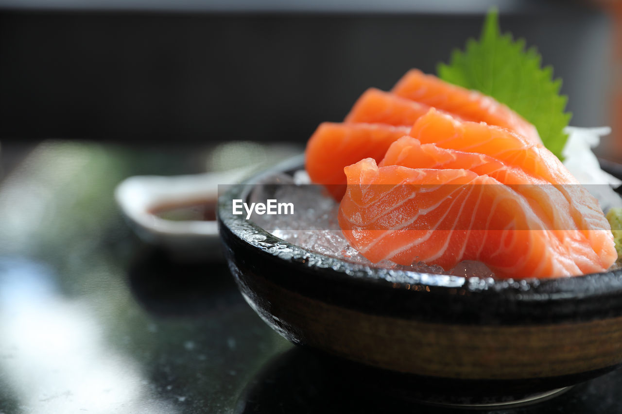 CLOSE-UP OF SUSHI IN PLATE