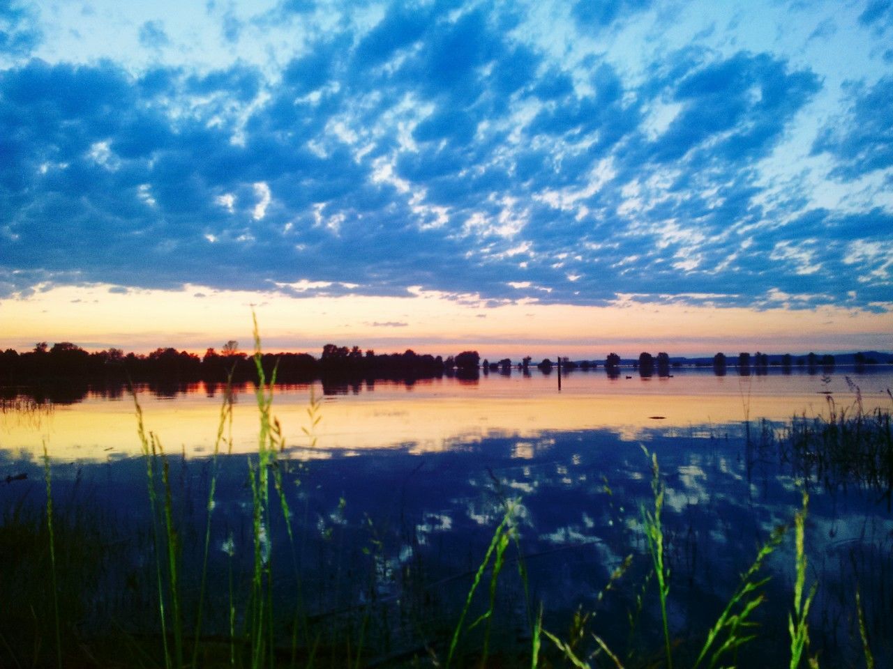 SCENIC VIEW OF LAKE AT SUNSET