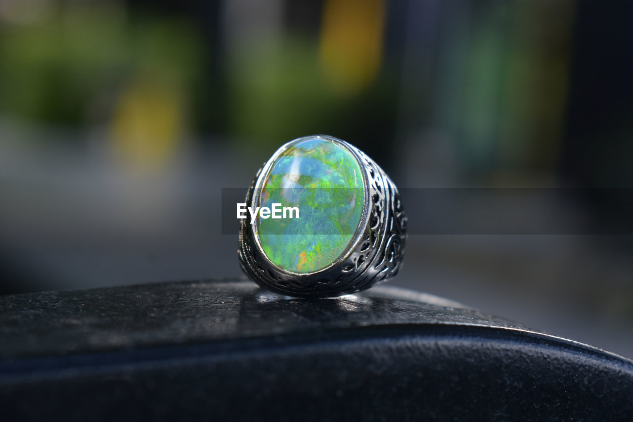 Opal is a silver ring decorated with an opal.