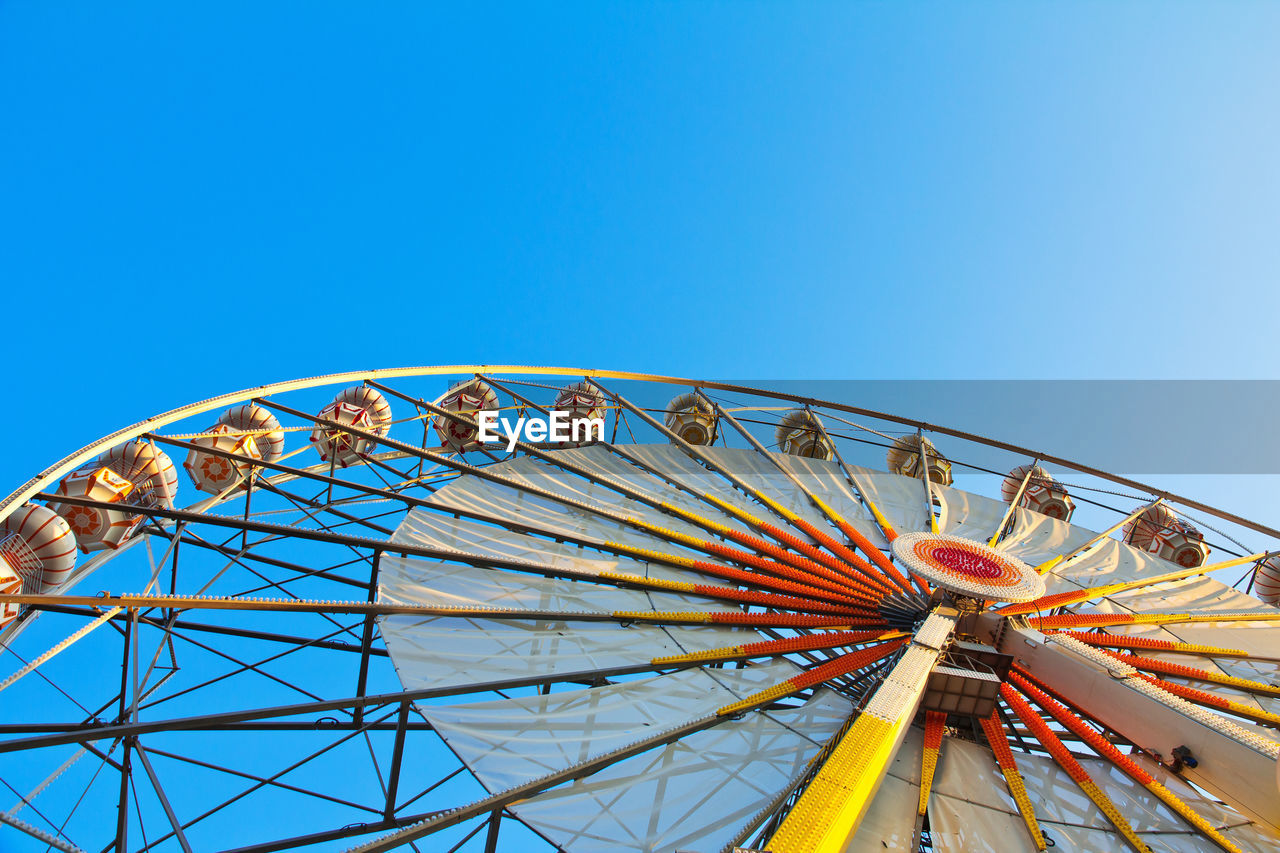 FERRIS WHEEL AGAINST CLEAR SKY