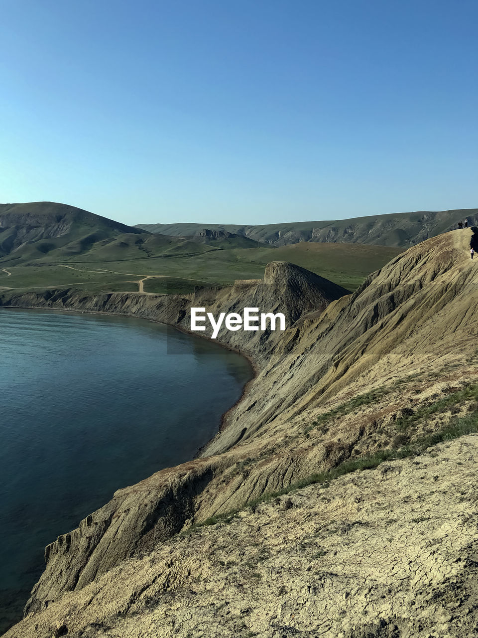 SCENIC VIEW OF ARID LANDSCAPE AGAINST CLEAR BLUE SKY