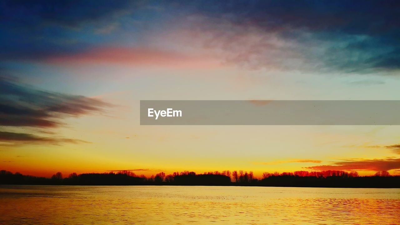 SCENIC VIEW OF LAKE AGAINST ROMANTIC SKY