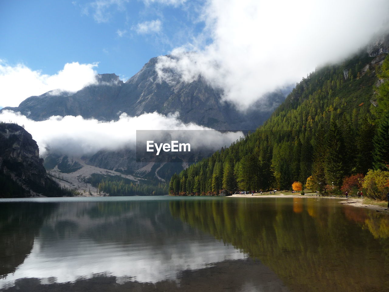 SCENIC VIEW OF LAKE AGAINST MOUNTAINS