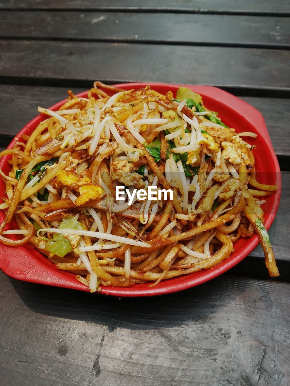 Close-up of noodles in bowl on table