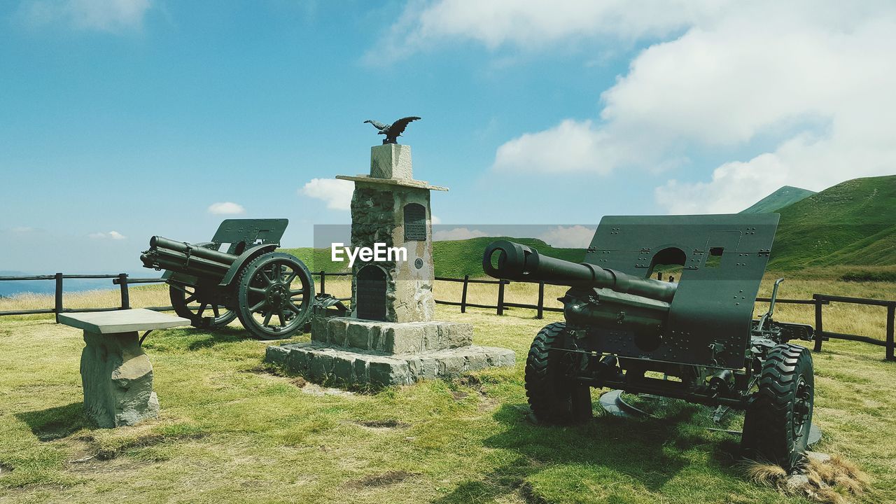 Cannons at war memorial