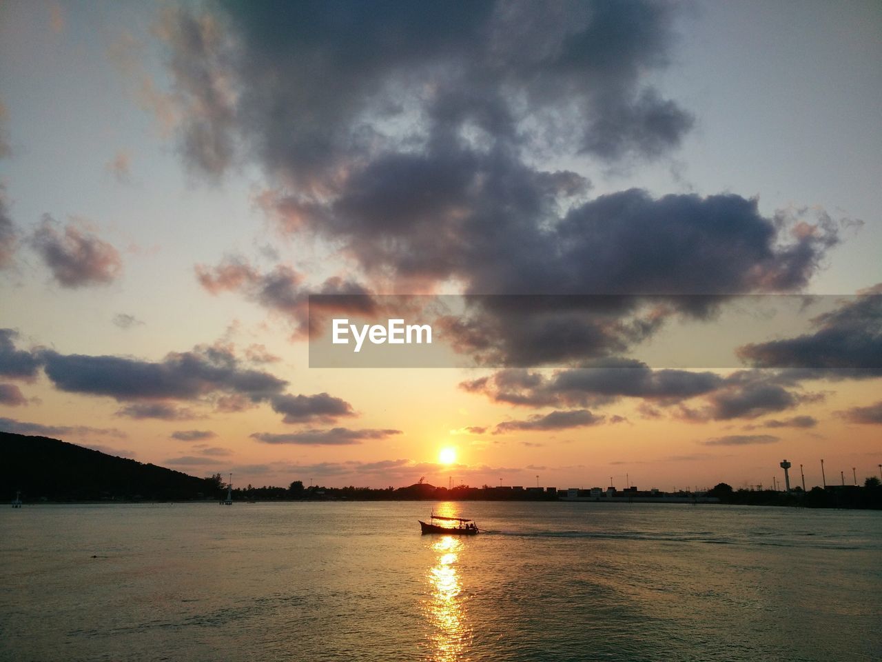 SCENIC VIEW OF SEA DURING SUNSET