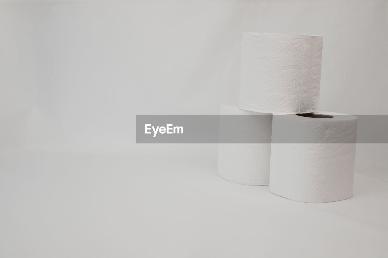 paper towel, toilet paper, cylinder, paper, rolled up, indoors, copy space, white, no people, studio shot, hygiene, simplicity, single object, white background, close-up, still life