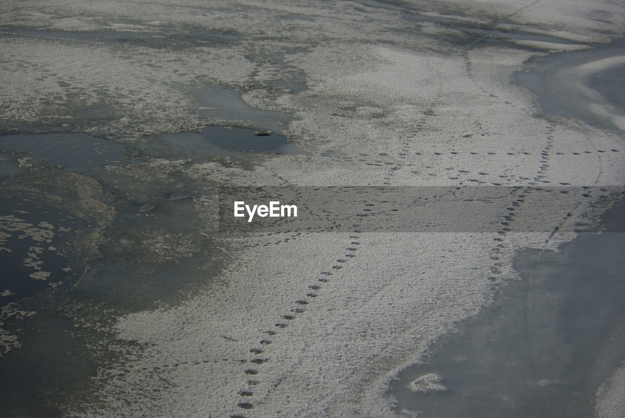 CLOSE-UP OF SAND AT BEACH