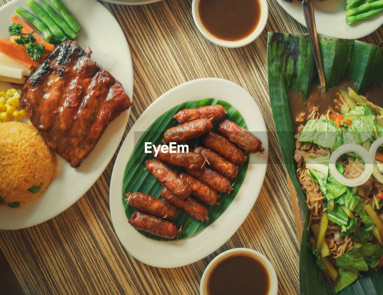 CLOSE-UP OF FOOD ON TABLE