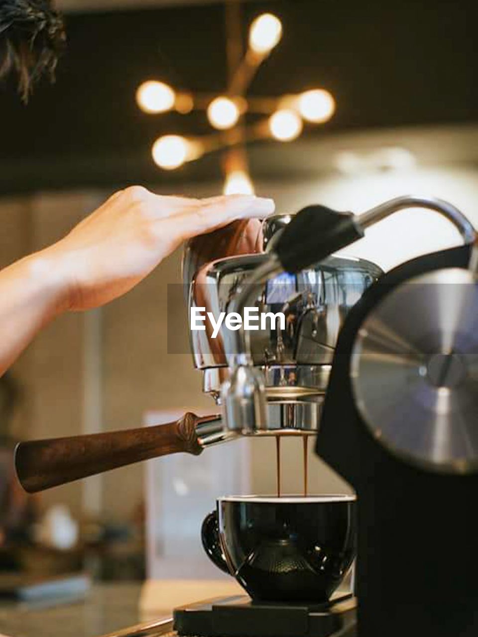 cropped hand of woman holding coffee