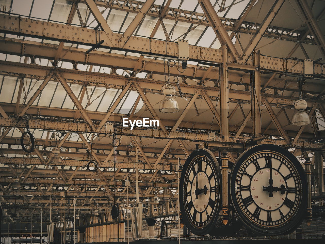 Clocks at waterloo railway station