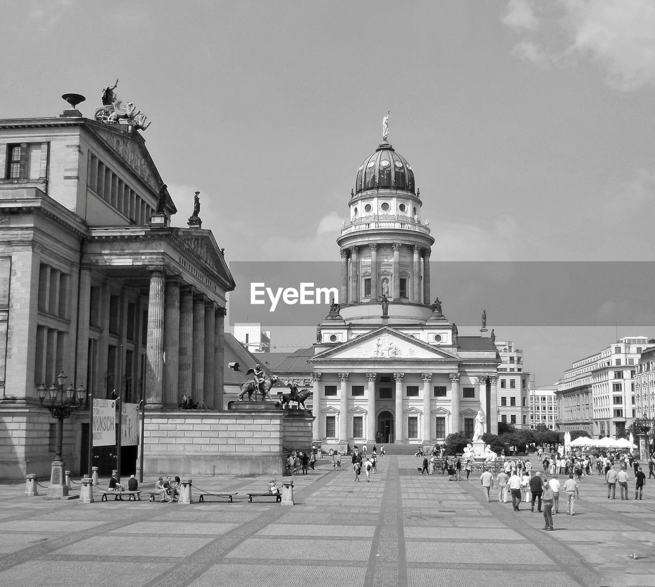 VIEW OF BUILDINGS IN CITY