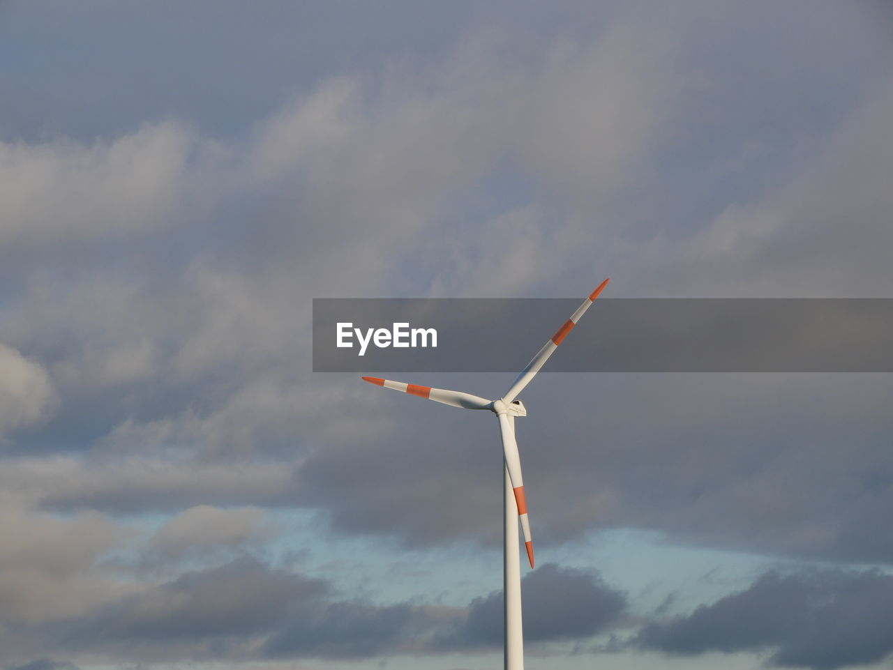 LOW ANGLE VIEW OF WIND TURBINES AGAINST SKY