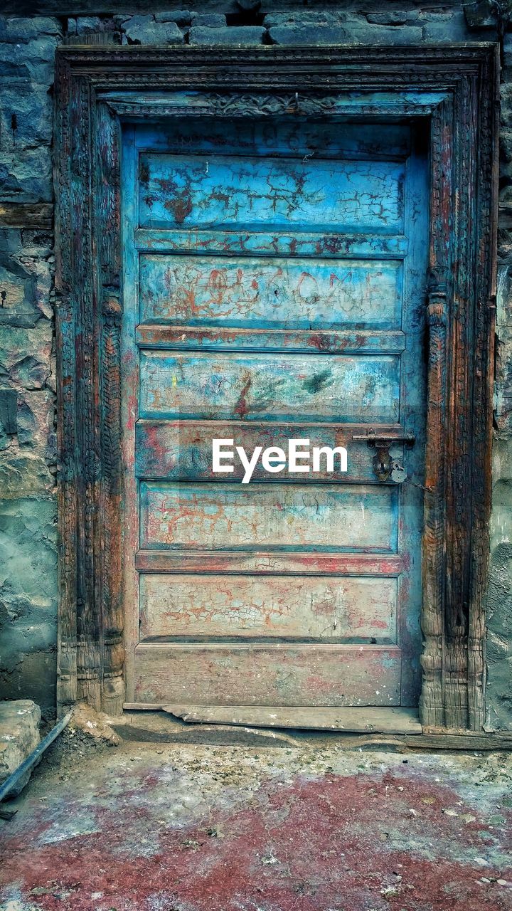 CLOSE-UP OF OLD RUSTY DOOR