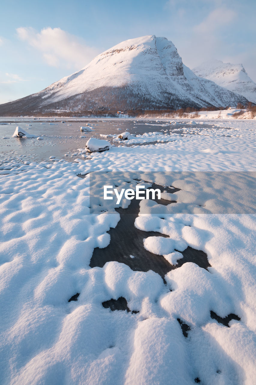 SNOW COVERED MOUNTAINS AGAINST SKY