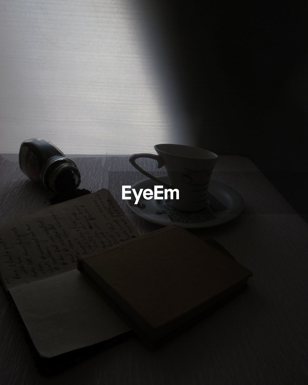 CLOSE-UP OF COFFEE CUPS ON TABLE