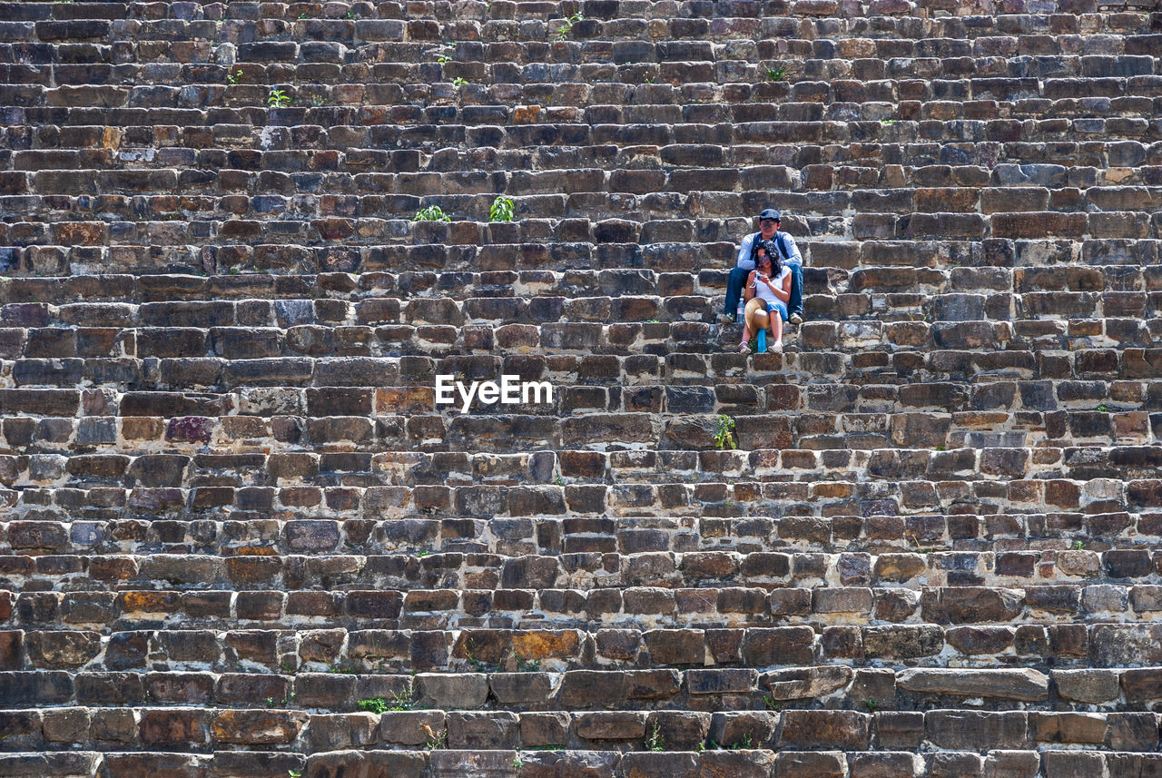 LOW ANGLE VIEW OF MAN ON WALL