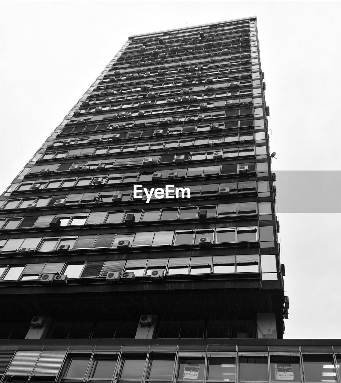 LOW ANGLE VIEW OF SKYSCRAPER