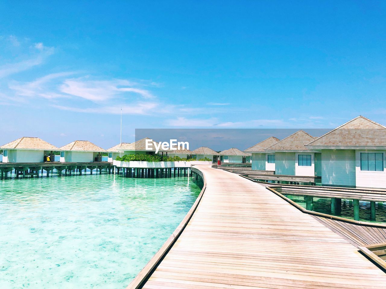 HOUSES BY SWIMMING POOL AGAINST SKY