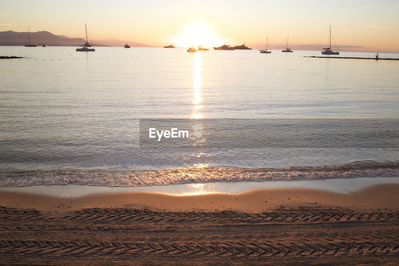 SCENIC VIEW OF SEA AGAINST SUNSET SKY