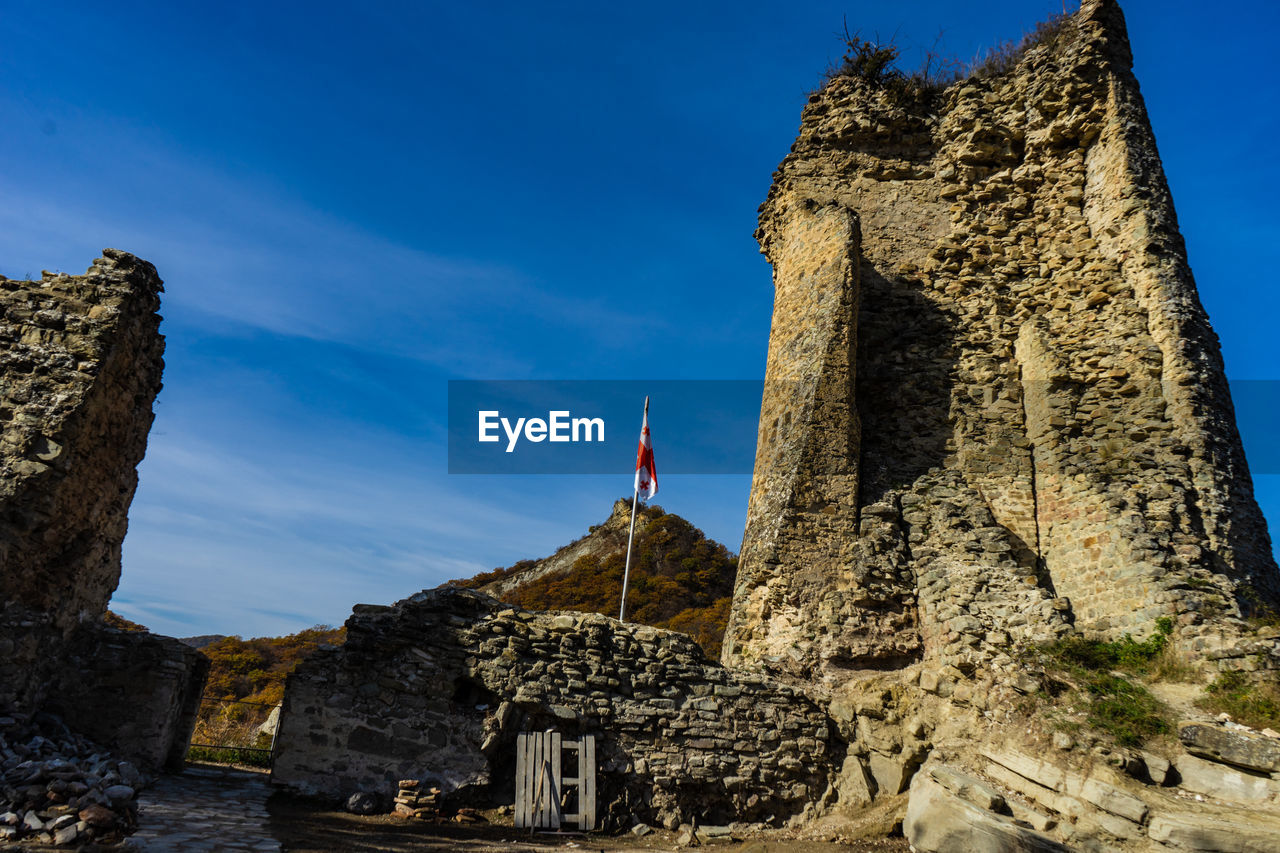 LOW ANGLE VIEW OF OLD TEMPLE BUILDING AGAINST SKY