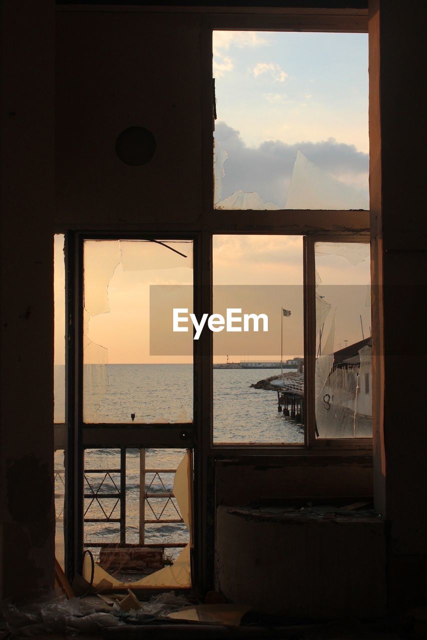 Sea seen from abandoned room