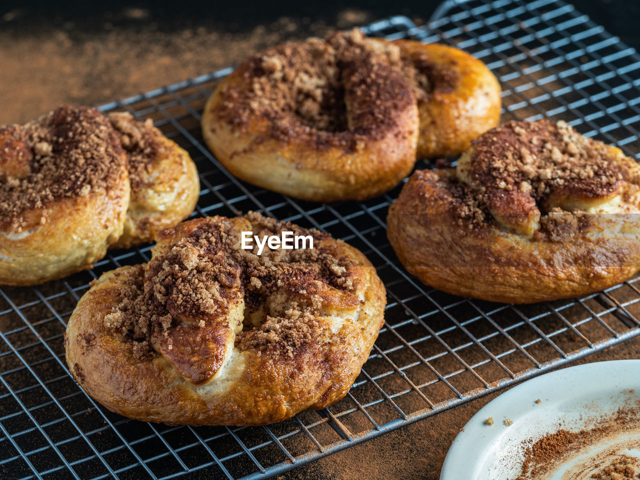 HIGH ANGLE VIEW OF BREAD ON MEAT