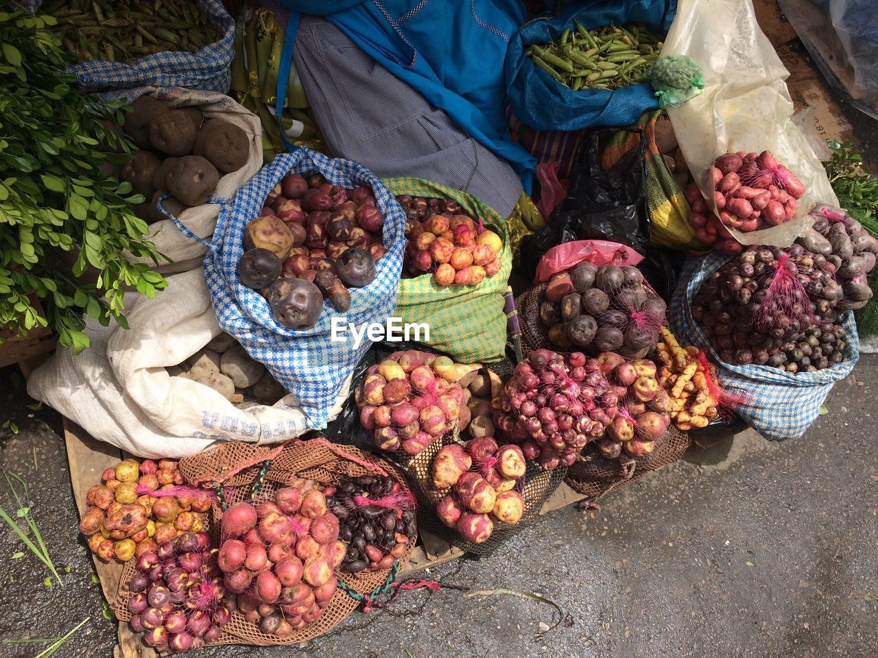 HIGH ANGLE VIEW OF FRUITS FOR SALE AT MARKET