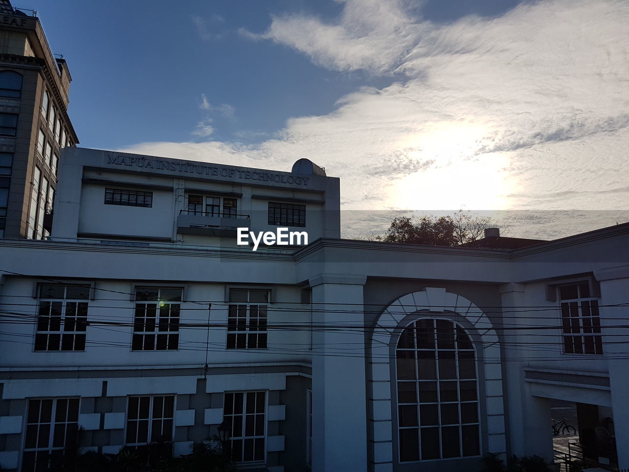 LOW ANGLE VIEW OF BUILT STRUCTURES AGAINST SKY