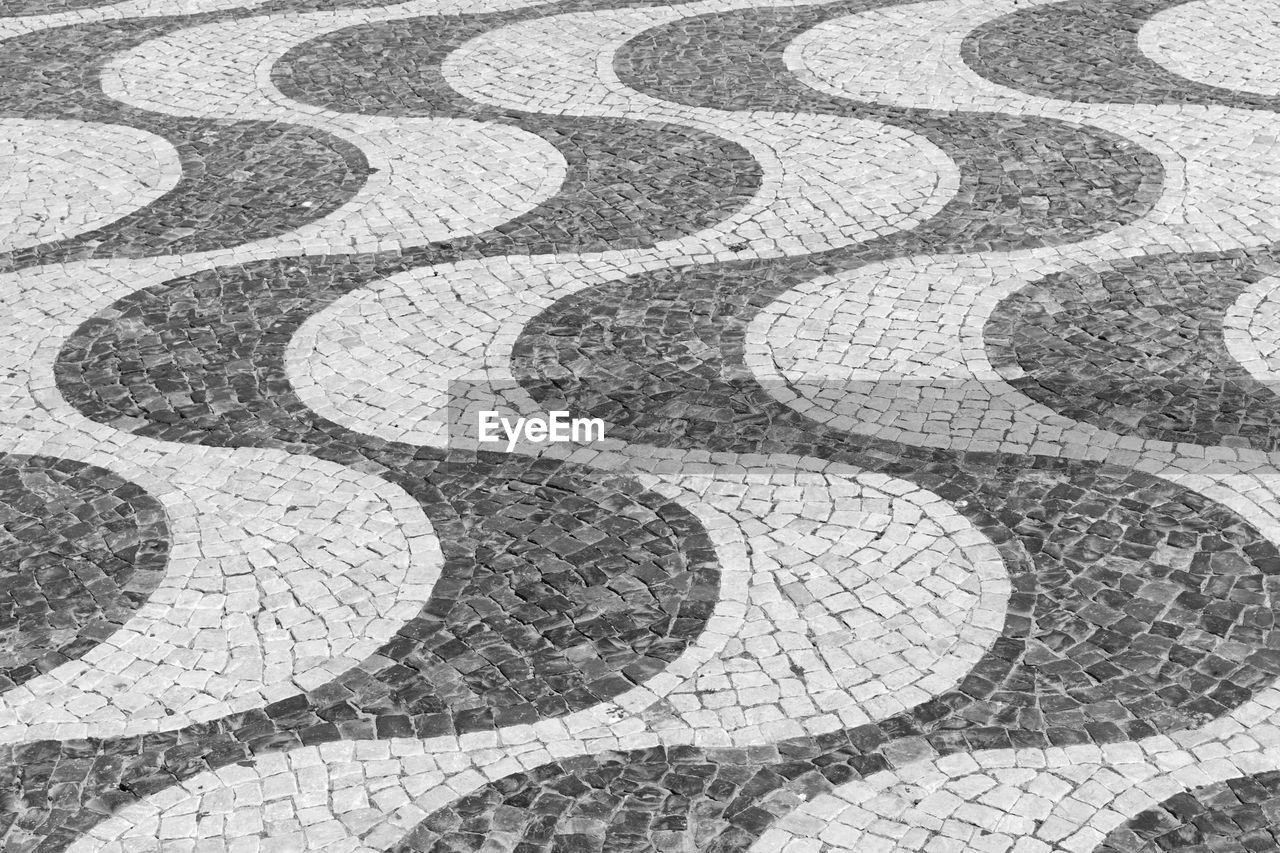 Full frame shot of curvy patterned footpath