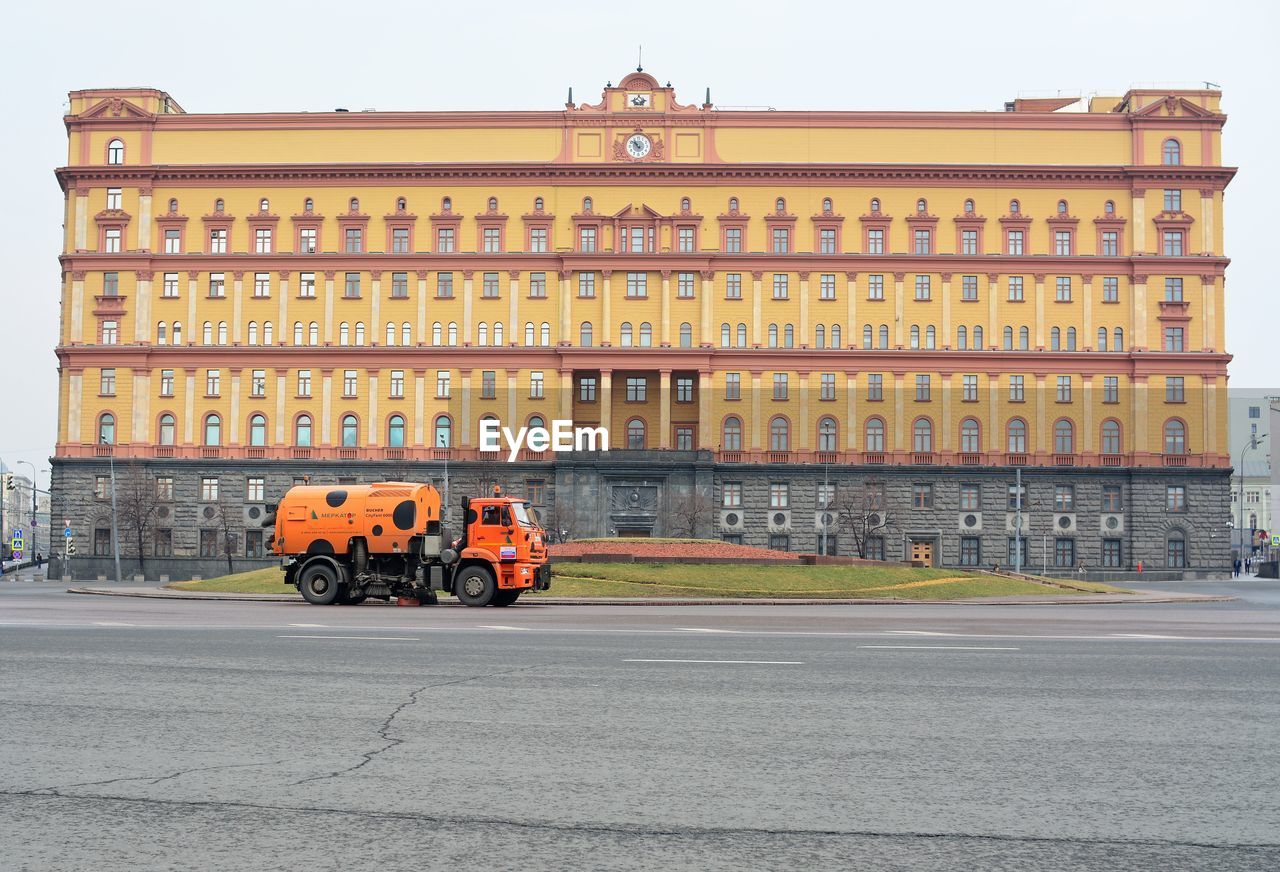 BUILDINGS IN CITY