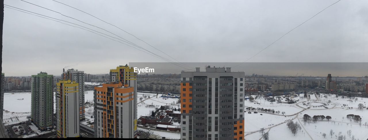 PANORAMIC VIEW OF CITY BUILDINGS AGAINST SKY