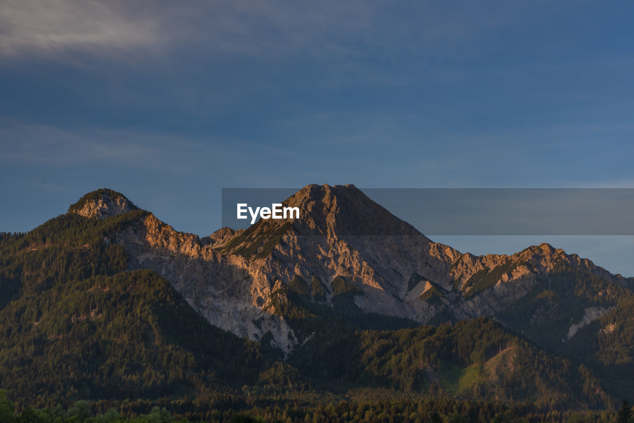 SCENIC VIEW OF ROCKY MOUNTAINS AGAINST SKY