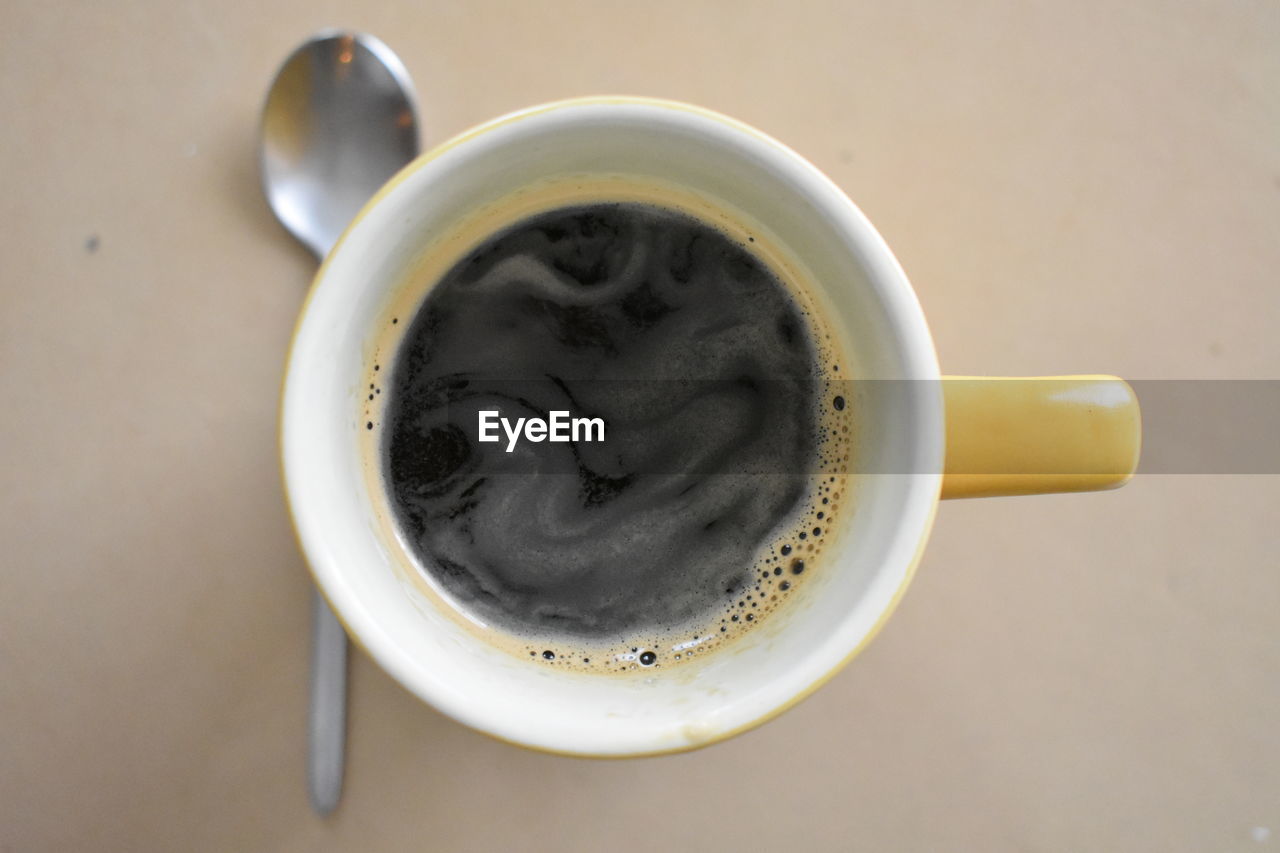 HIGH ANGLE VIEW OF COFFEE CUP WITH TEA