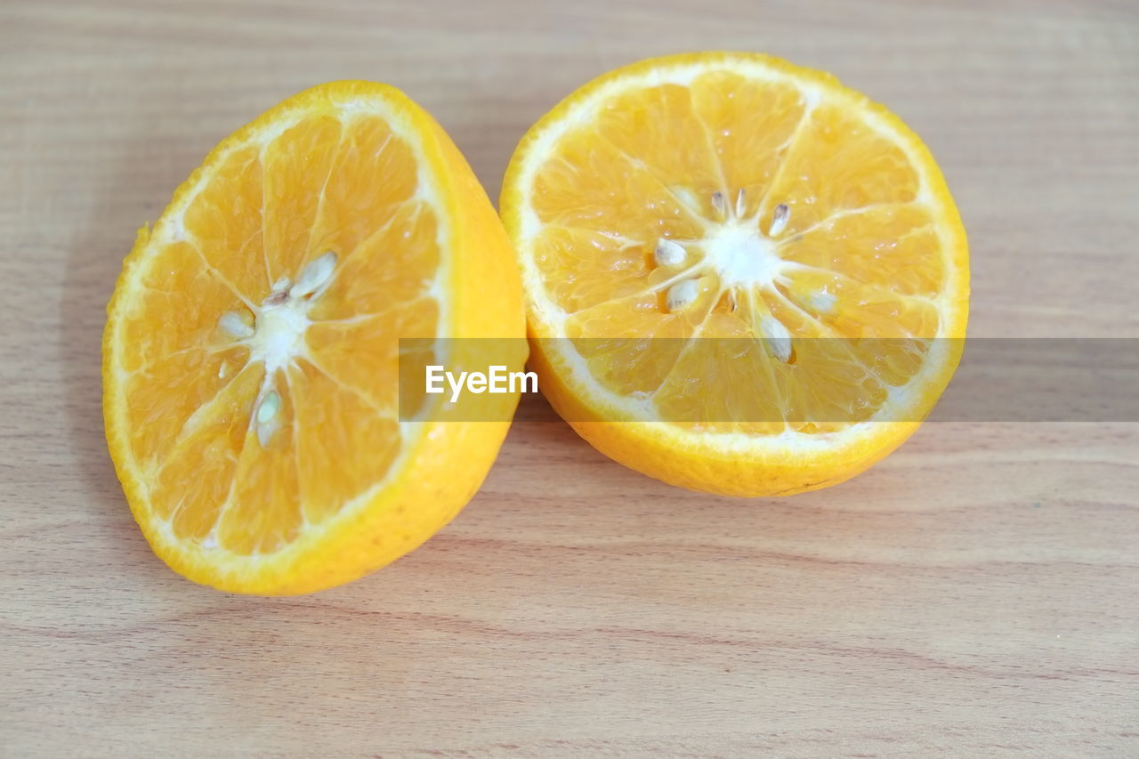 CLOSE-UP OF ORANGE SLICES ON TABLE