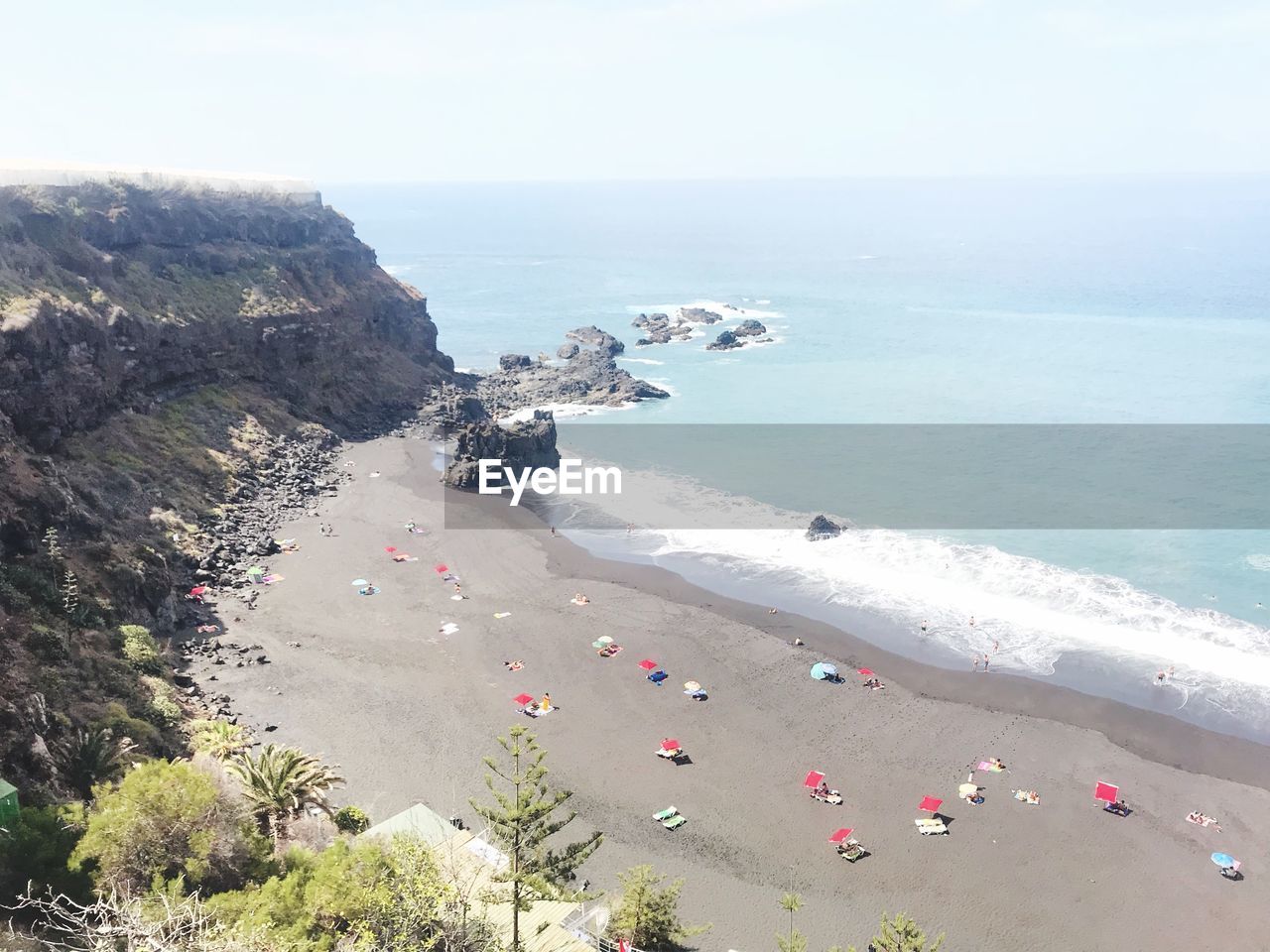 HIGH ANGLE VIEW OF SEA AGAINST CLEAR SKY