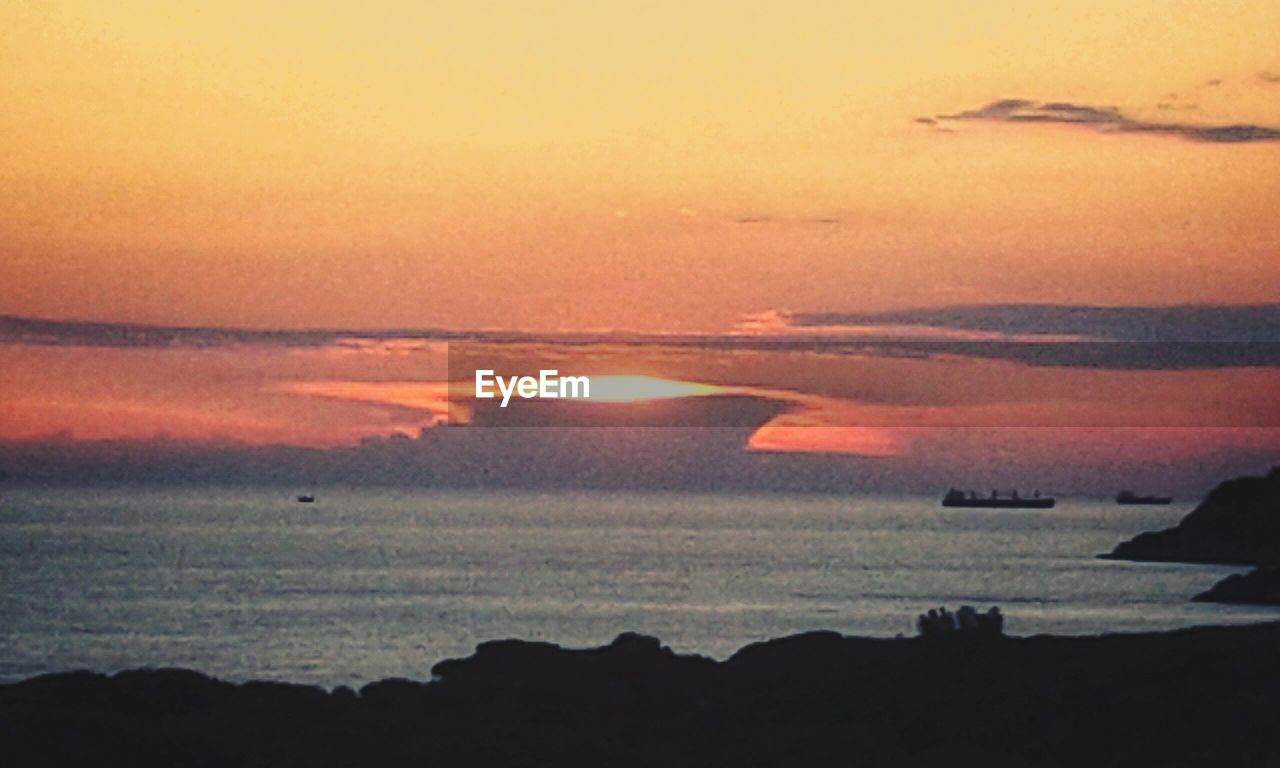 SCENIC VIEW OF SEA AGAINST ROMANTIC SKY DURING SUNSET