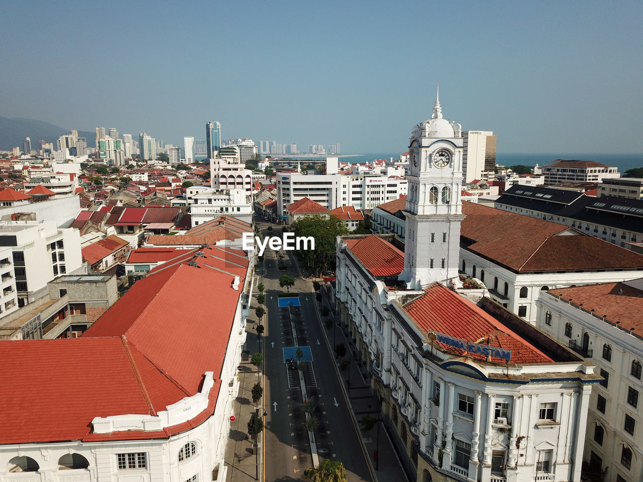 AERIAL VIEW OF BUILDINGS IN CITY AGAINST SKY