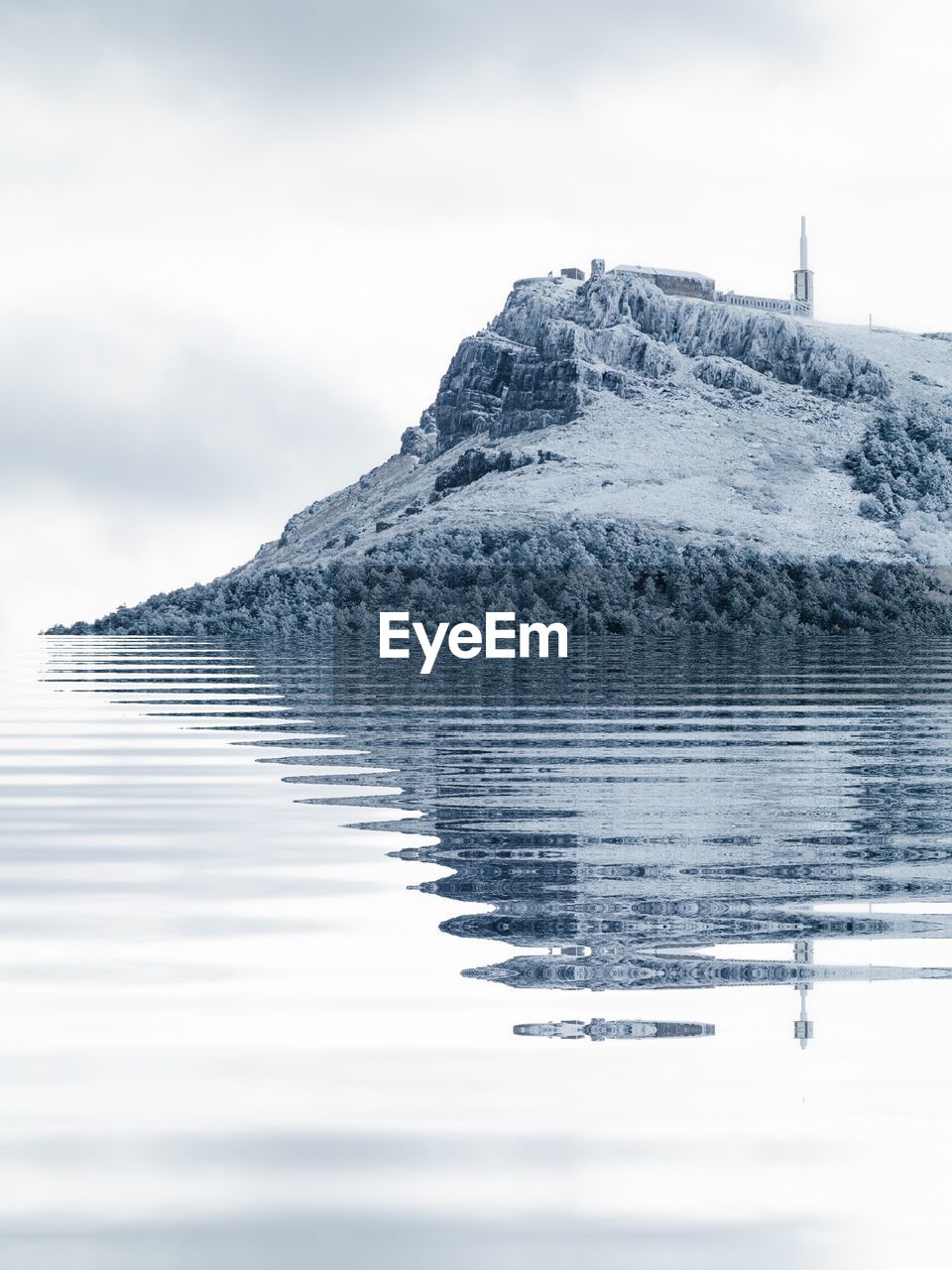 SCENIC VIEW OF SNOWCAPPED MOUNTAINS BY LAKE AGAINST SKY